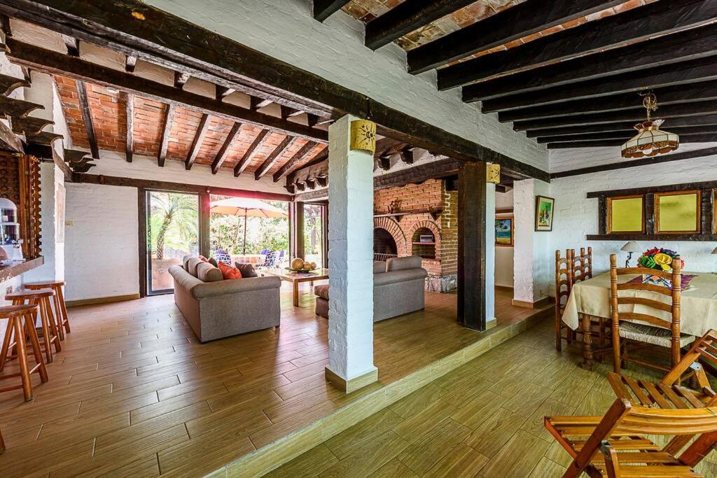 Agradable Cuarto De Hostal Sobre El Centro, Valle バジェ・デ・ブラボ エクステリア 写真